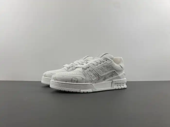 LV TRAINER SNEAKER 24052404 0123