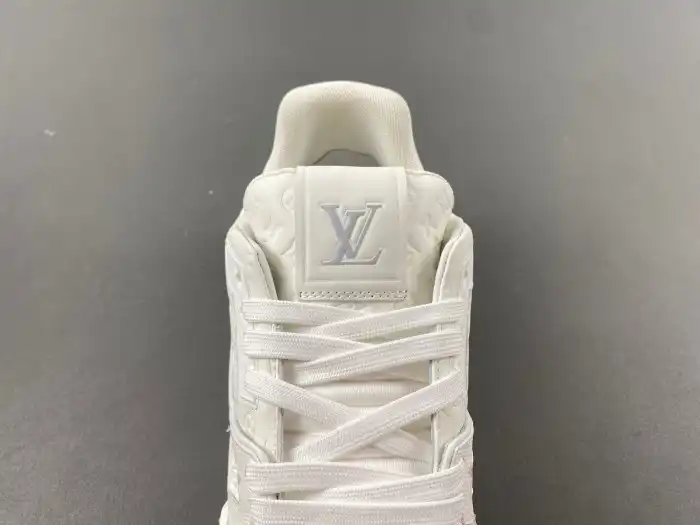 Affordable LV TRAINER SNEAKER 24052404 0123