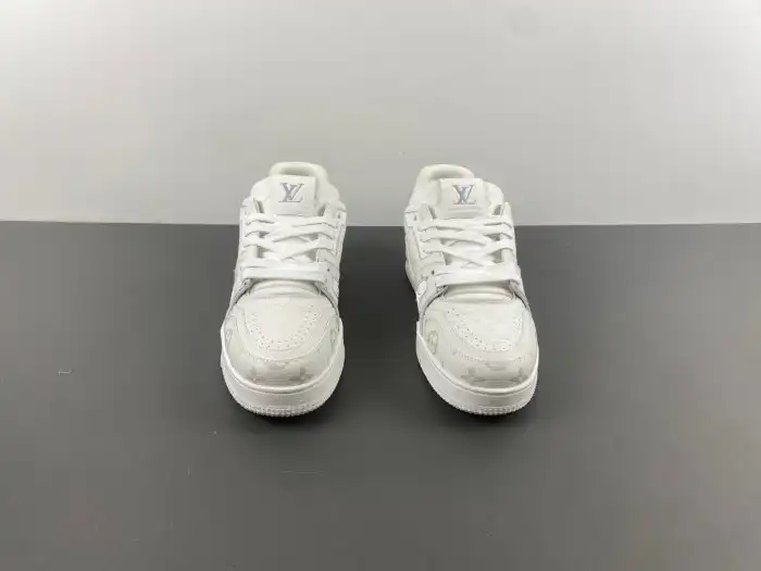 Affordable LV TRAINER SNEAKER 24052404 0123