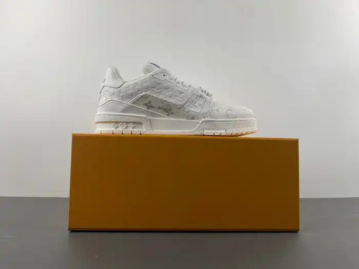 Affordable LV TRAINER SNEAKER 24052404 0123